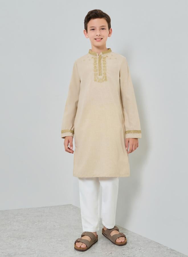 ستايلي مجموعة من كورتا مطرزة مع بنطال - Image 5